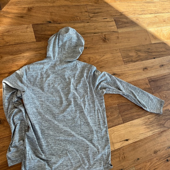 Patagonia Heather Gray Men's Hoodie - Picture 4 of 4